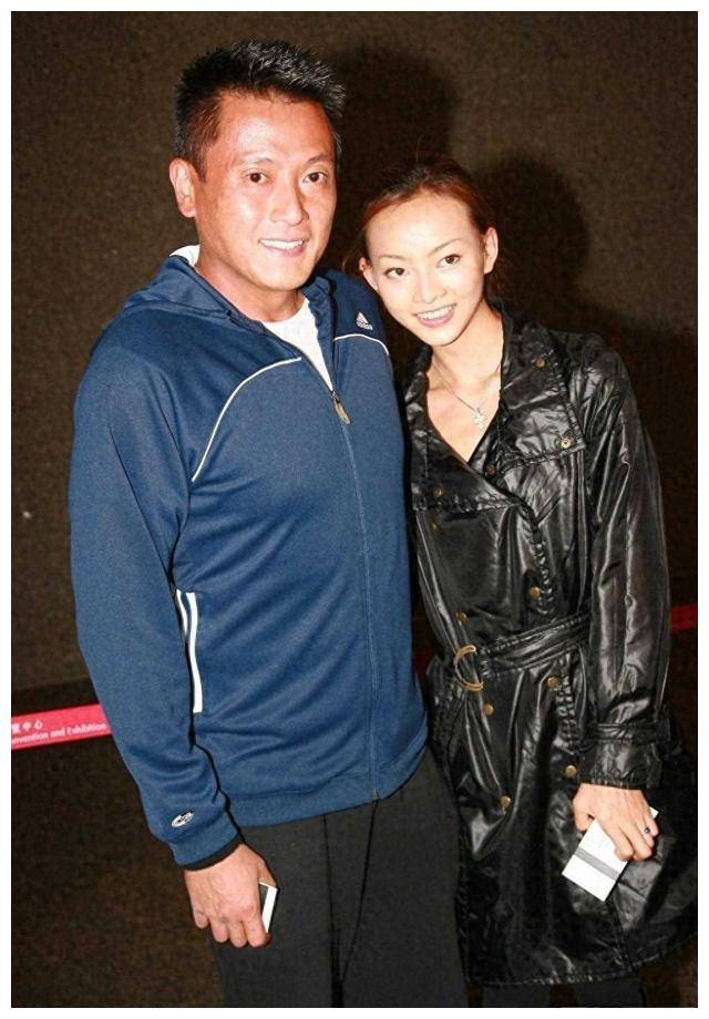魏骏杰前妻外貌大变,现身保险天后生日宴,惊艳苹果肌称赞不断_张利华