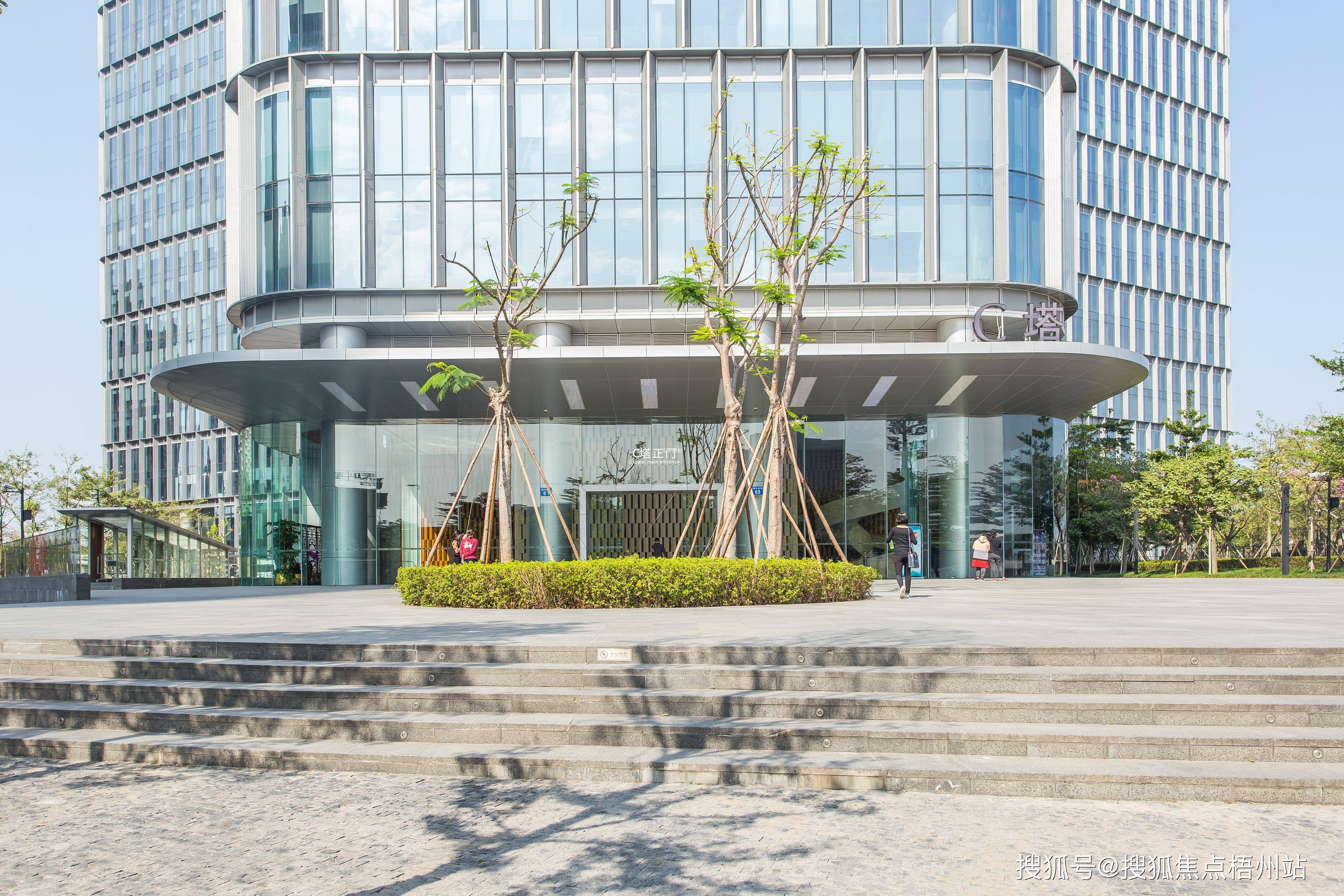 广州保利叁悦广场租120人独立办公室精装修带家具交通便利可注册