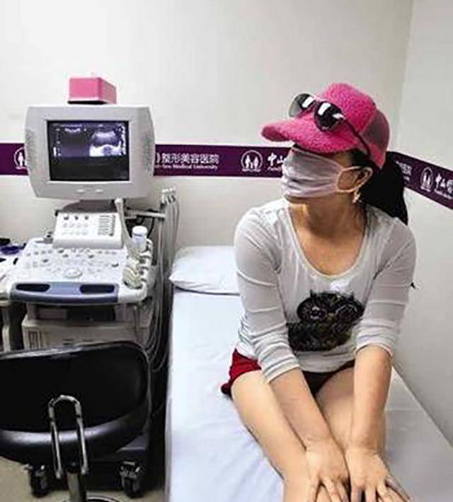 耗费400多万,整容200多次,沦落到坐轮椅,乳房险被切除_手术_红粉_宝宝