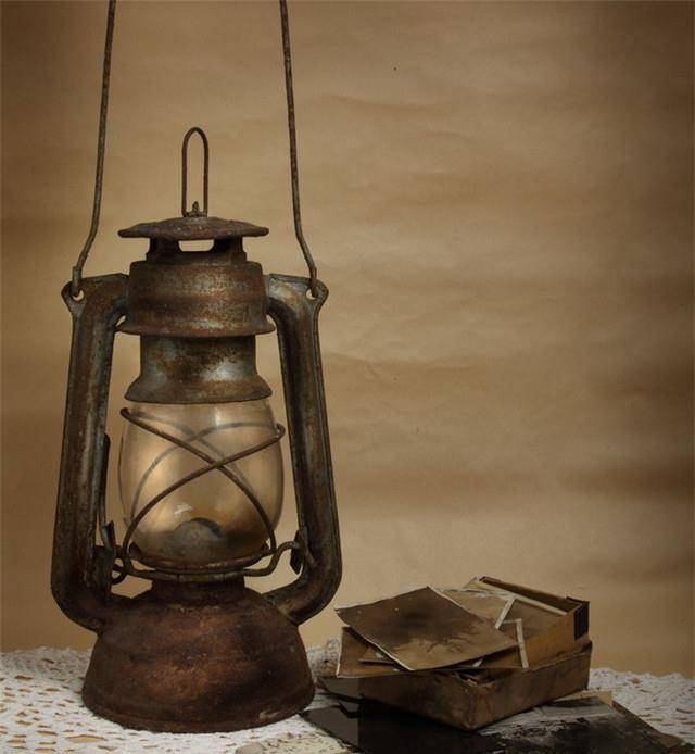 民国时期就已经有电了为什么后来又点了40年的煤油灯