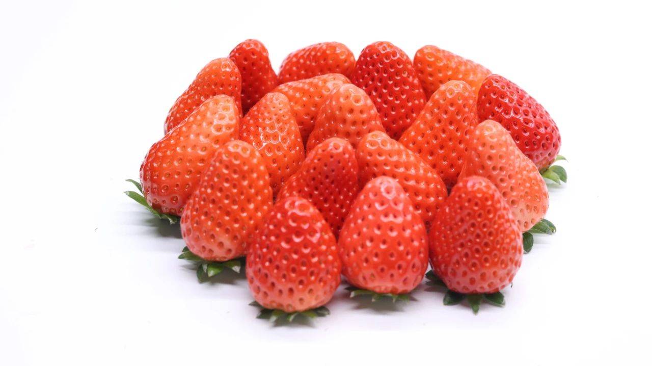 反季节草莓实际上,这种反季节的橘子不仅营养价值远不如应季时生产的