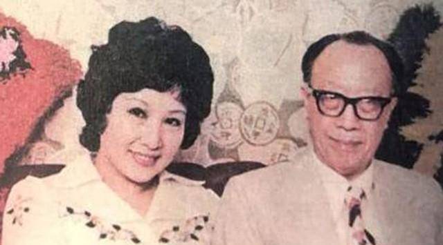 原创梁实秋女儿母亲去世不久父亲欢喜娶女星她不阻挠反感谢继母