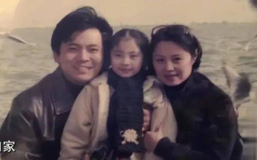 婚后的生活中,何政军和范雨始终把彼此放在关系的第一顺位,不断地给