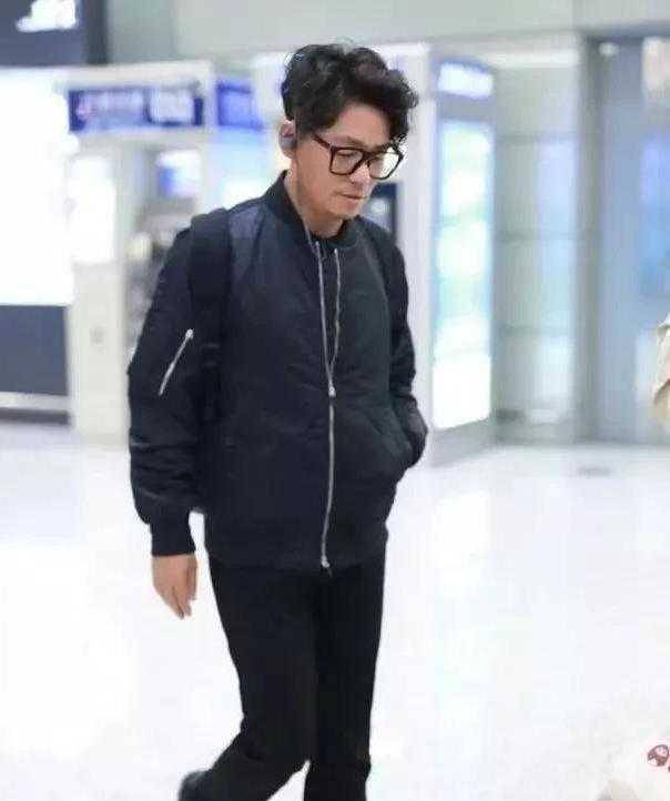 原创恋爱后的王宝强更潮了撩刘海变化大认不出恋爱中的男人就是帅