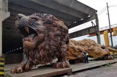 金丝楠木造根雕雄狮,富豪出价300万,他:先给1000万_龙师傅_价格_东方