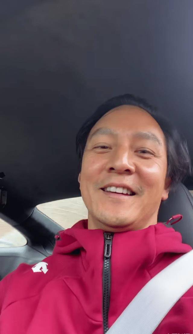 像曾经男神大变样的还有许多,像50岁吴奇隆因发福也老了不少,还有摄影