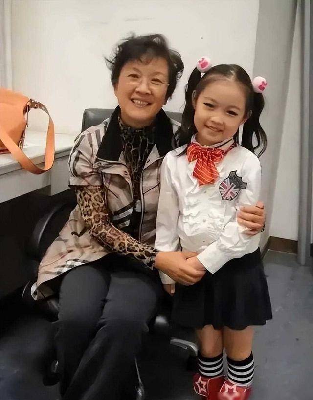 演员宋春丽因拍戏终身不育61岁如愿当上母亲自称无怨无悔