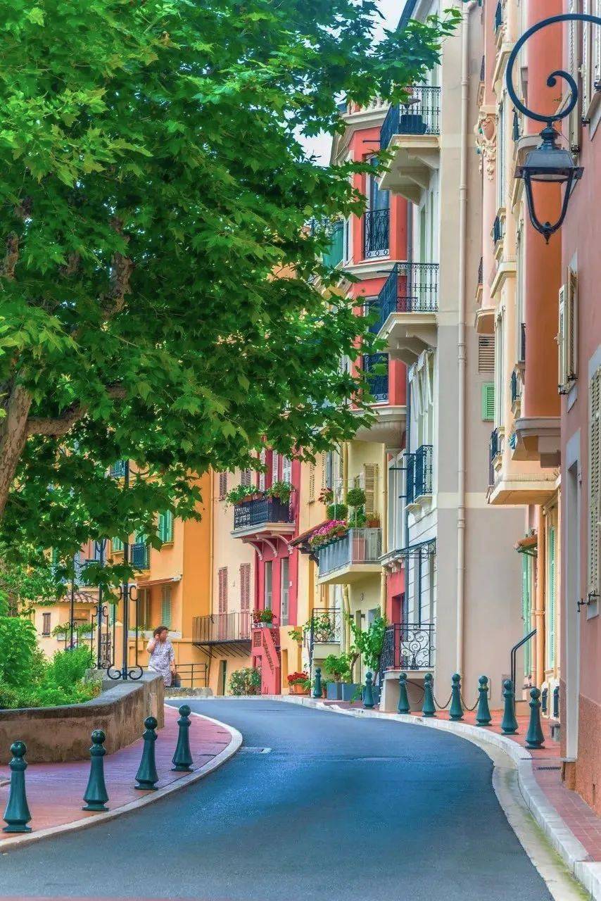 在奢华小国摩纳哥打开满目鎏金的阳光周末