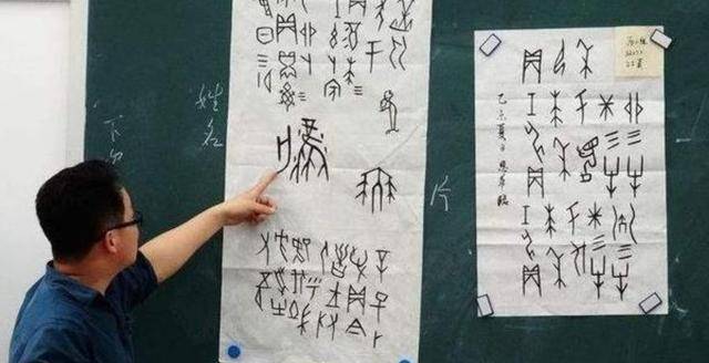 原创四川一考生用甲骨文写作文被985破格录取今已成小丑