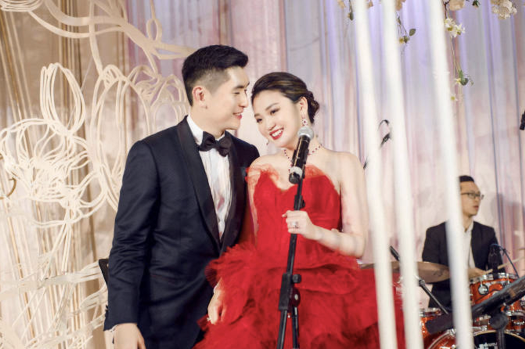 回头来聊聊李嘉颖与丈夫刘根森的两个家族.