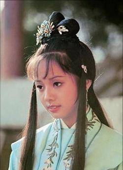 原创她17岁拒嫁张国荣3婚嫁大14岁老公被宠24年59岁还熬成影后