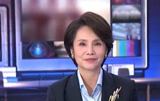 央视主持人徐俐:带儿子嫁给记者,儿子在结婚证上的留言令她泪目_徐丽