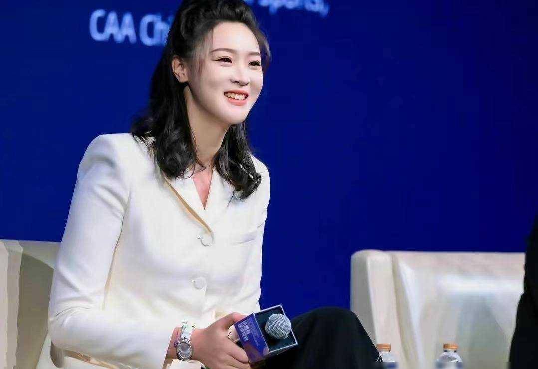 大姚笑容满面,小惠秒变小鸟依人,才子和佳人_体育界_照片_社会