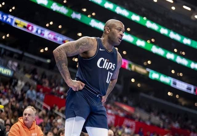 老将怼主帅,快船团队氛围岌岌可危_塔克_泰伦·卢_比赛