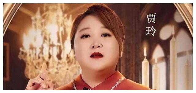 贾玲机场照曝光神似青春有你学员秒变超模