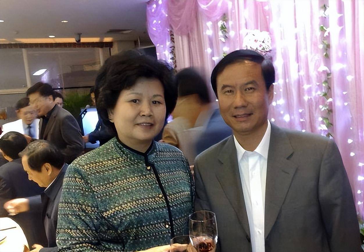 邢质斌近照,变化太大,网友:我的天呐!成白发苍苍的老太太了啊