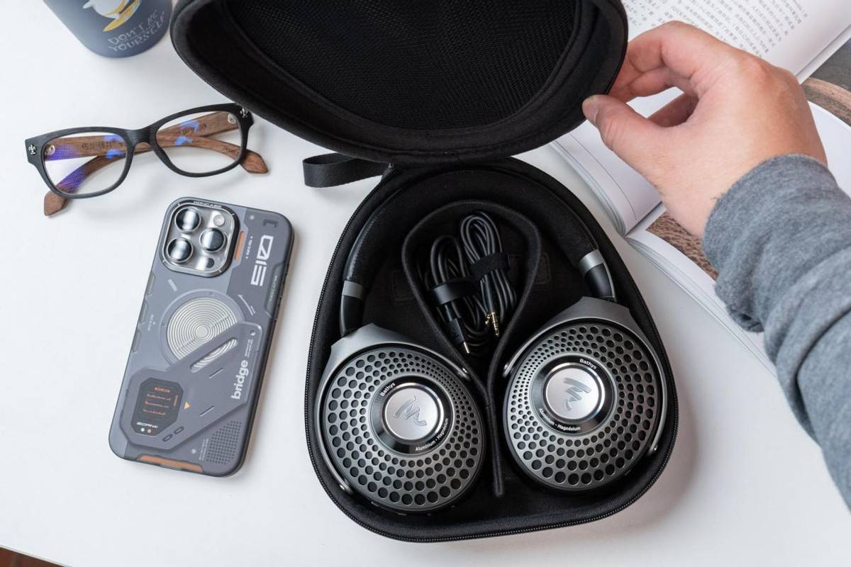 原创法国劲浪focalbathys深海潜艇蓝牙乌音乐发烧友的耳机新宠