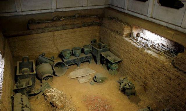 原创河南现商代大墓抢救挖出象牙杯考古家价值10个亿的国宝