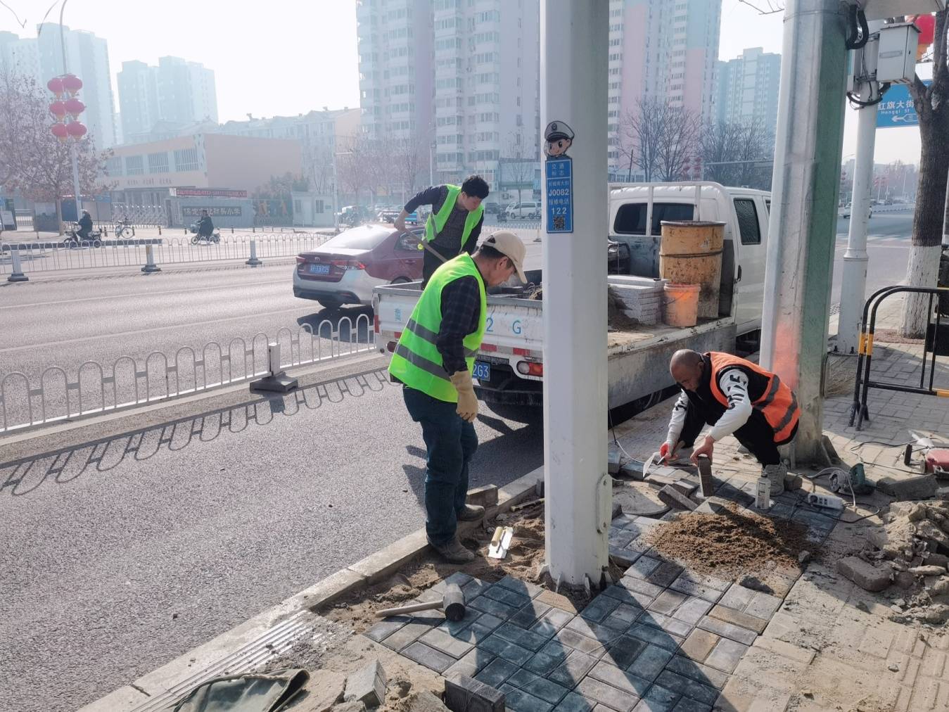 绣花精神管城市加强市政道路养护维修