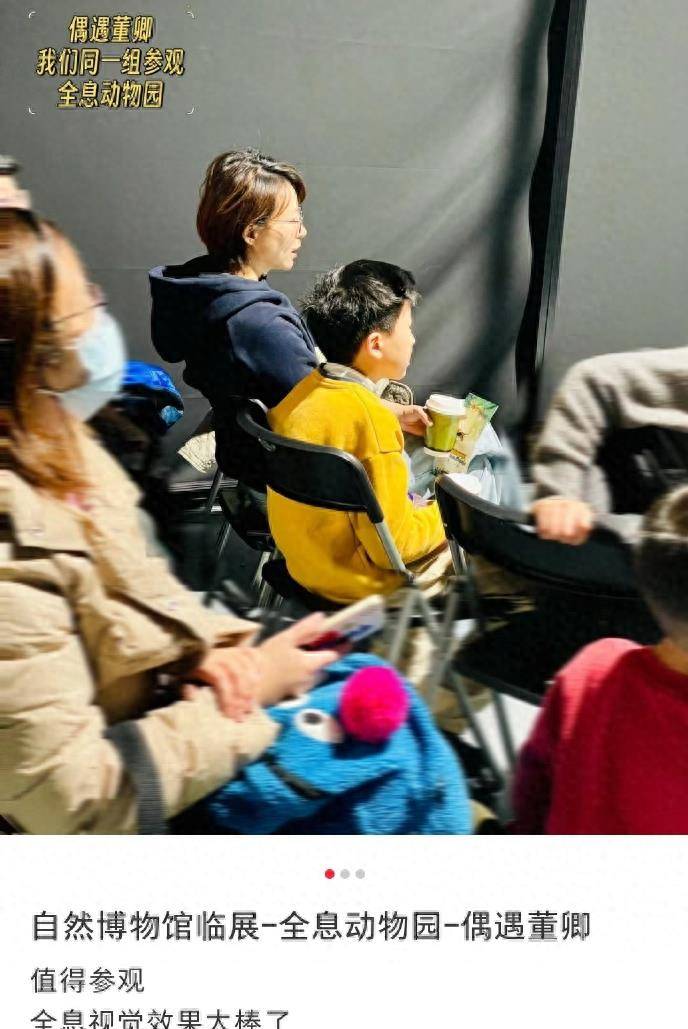 穿卫衣戴眼镜纯素颜,儿子侧脸帅气像妈妈_董晨_春雷_上海