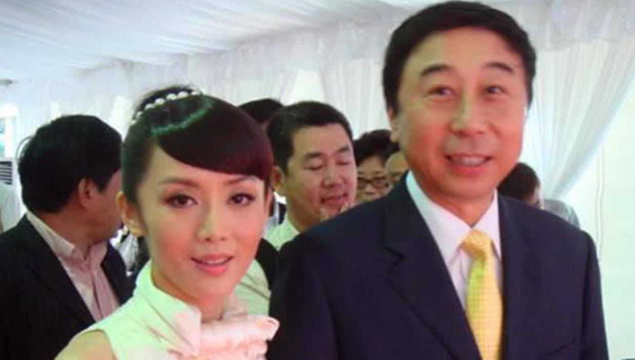 娶了初恋,几十年无绯闻的6位男星,真的很不容易_于荣光_丁勇岱_妻子