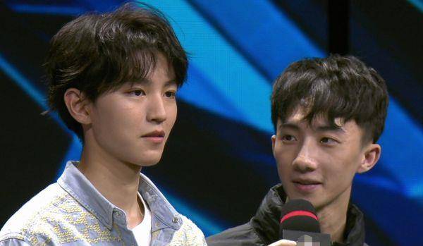 原创王俊凯是照骗电竞比赛被无美颜镜头怼脸没想到五官这样