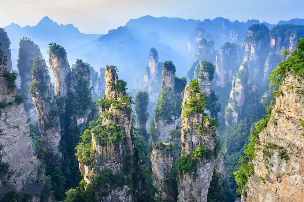 张家界旅游找当地导游5日游攻略张家界精品游玩5天多少钱有哪些景点