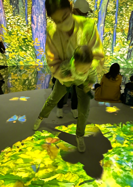 除了儿子外,任家萱也有晒出与父母以及妹妹合照,有家人同行,任家萱