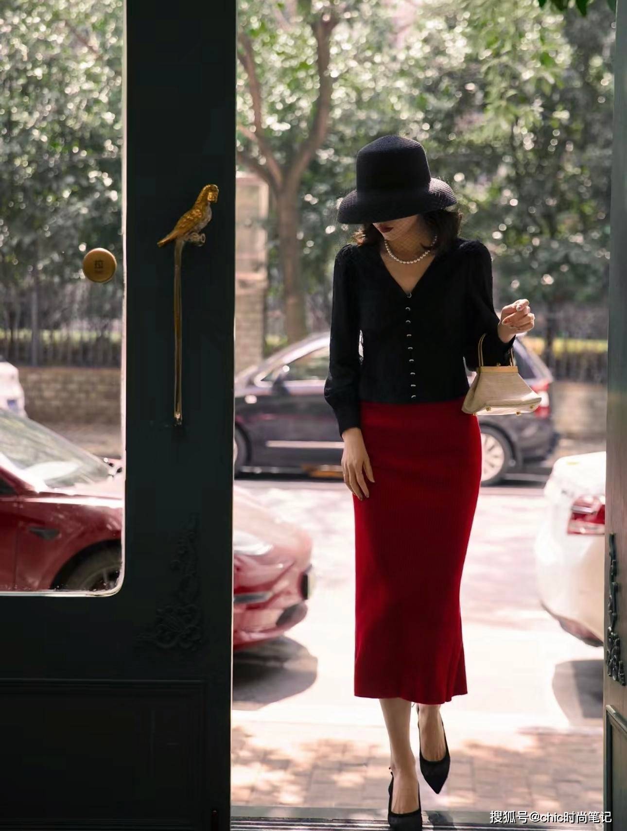 原创超模肯豆的复古红色系穿搭高级且成熟御姐气场up