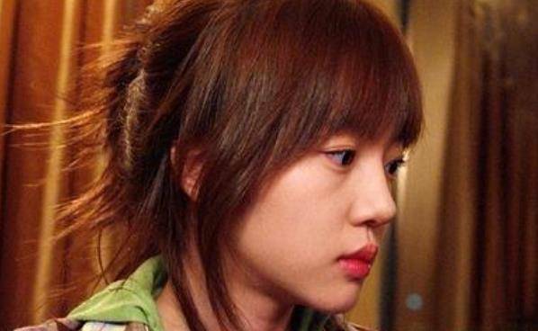 娃娃脸是林秀晶的特征,凭借着模特身份出道,成为优秀的演员