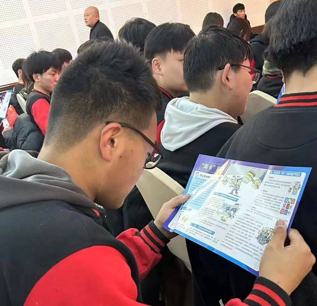 院第一检察部检察官孔川来到涿州天艺中等专业学校开展"检断两卡
