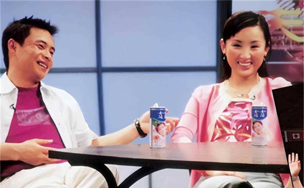 1米6奥运冠军李小双把1米68女歌星娶回家,如今当总