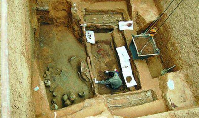 原创江西东周古墓被挖掘发现22位裸葬少女墓主身份依旧成谜