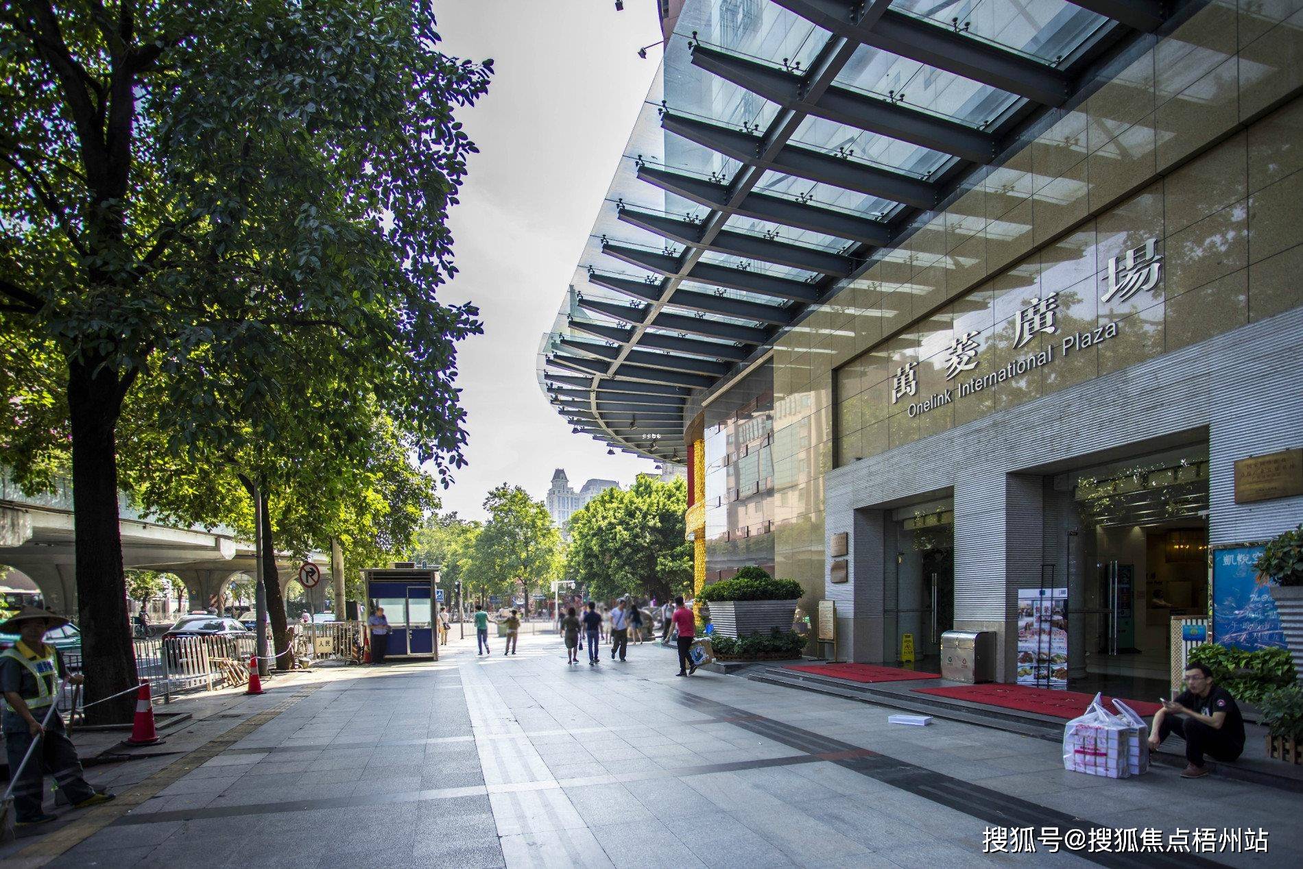 广州万菱广场位于广州市一德路,总建筑面积120,000平方米,拥有37层楼
