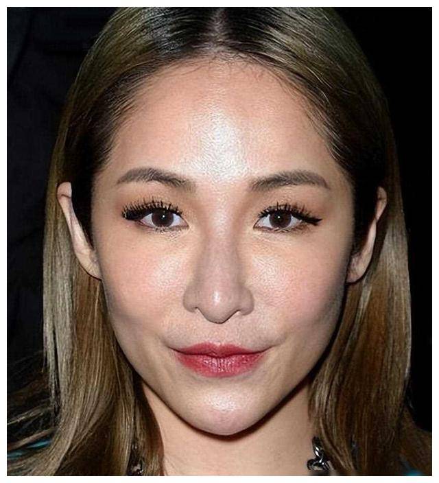 女明星卸妆,惊艳素颜,秒变成熟大姐,迷倒众路过者.