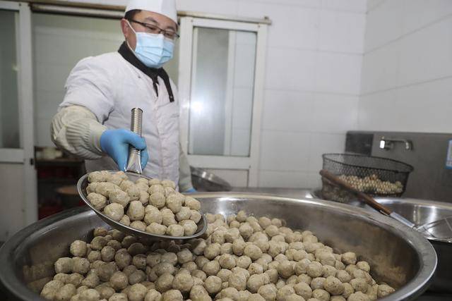 原创探寻传统美食江苏淮安钦工肉圆的魅力