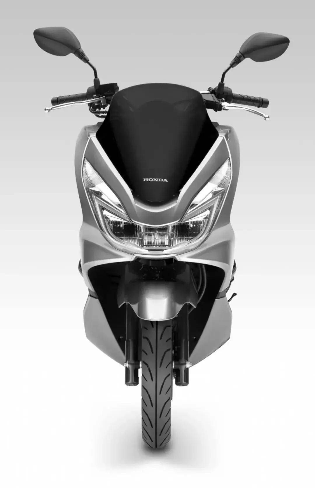 2009年东京车展亮相之后,首款125ml排量的pcx于2010年正式上市,很快就