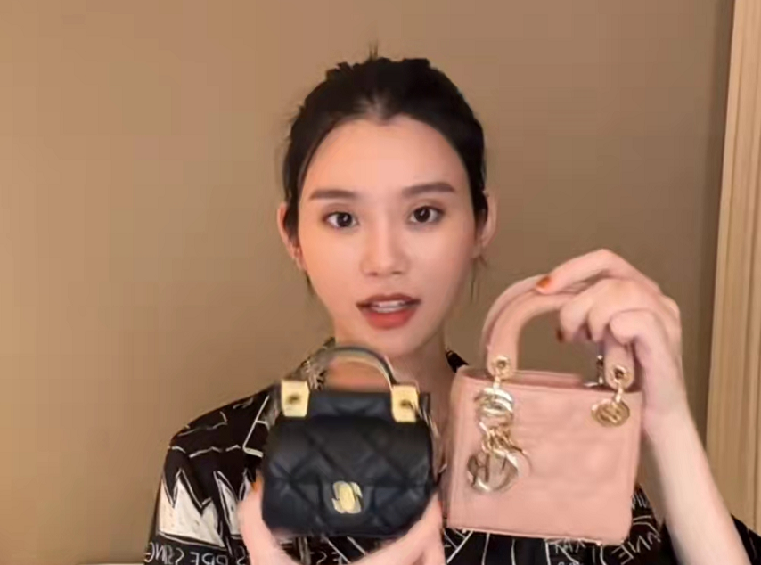 原创奚梦瑶2岁女儿长得像奶奶四太一个包3万4是真正百亿千金