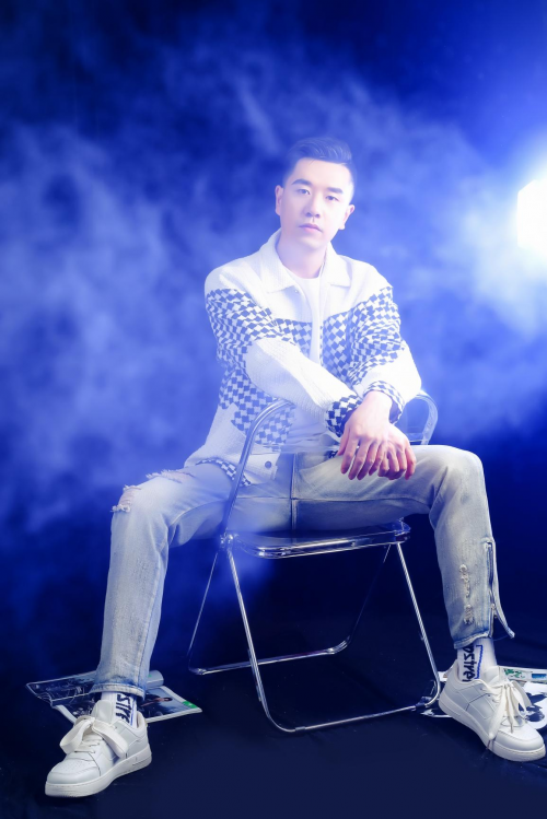 模特王红亮阳光帅气形象签约新高度