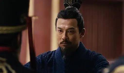 郭嘉,诸葛亮皆非其敌手,被视为袁绍,吕布之"克星"的可怕谋士_曹操