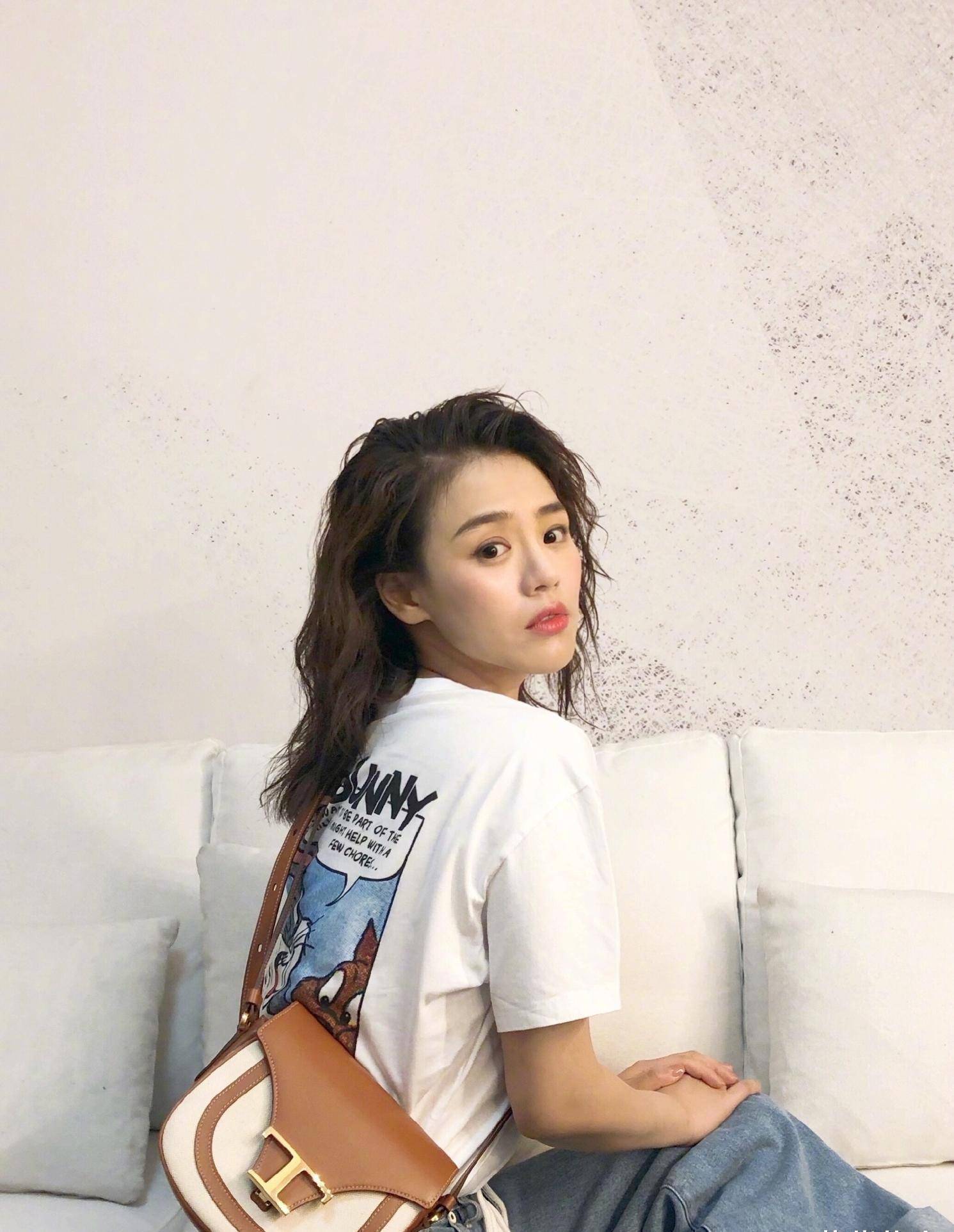 原创马思纯踩雷了时尚裤暴露身材缺陷粗壮大腿不耐看还好会挽救