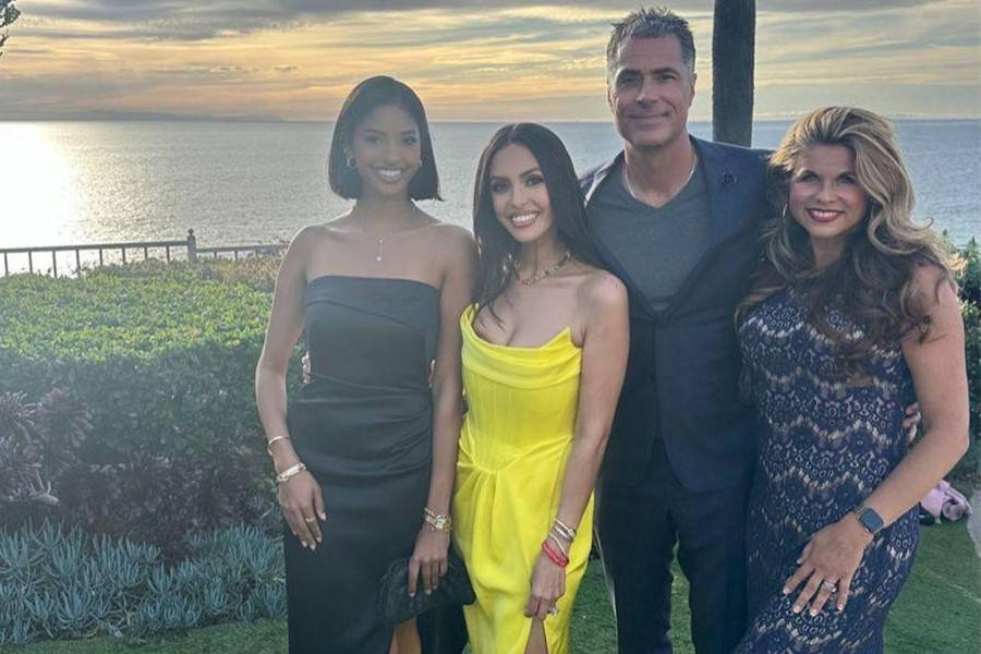 原创41岁瓦妮莎现状穿吊带裙参加婚礼与加索尔吐舌自拍身材傲人