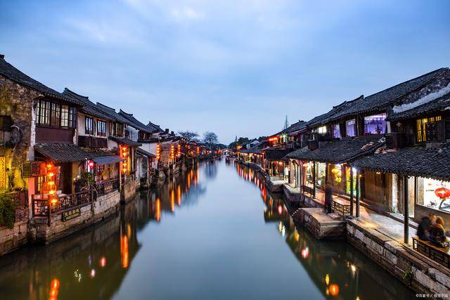 南京作为中国历史文化城市之一,有许多古代建筑,文化古迹和遗址.