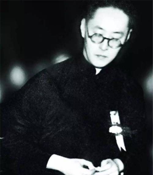 李鸿章把貌美女儿嫁给41岁大臣,不料两人子孙却成赫赫有名之人_张佩纶