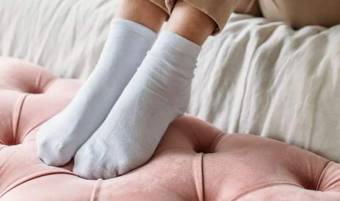 每天晚上穿着袜子睡觉坚持一个春天身体会出现4个变化没试过的赶紧试