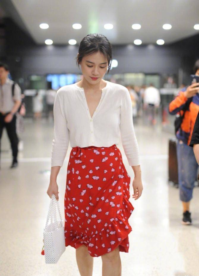 原创马思纯踩雷了时尚裤暴露身材缺陷粗壮大腿不耐看还好会挽救