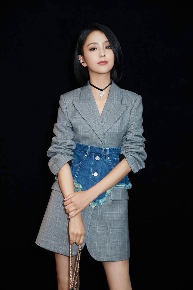 原创佟丽娅学生照曝光众人惊呼这才是真正的国宝级美貌