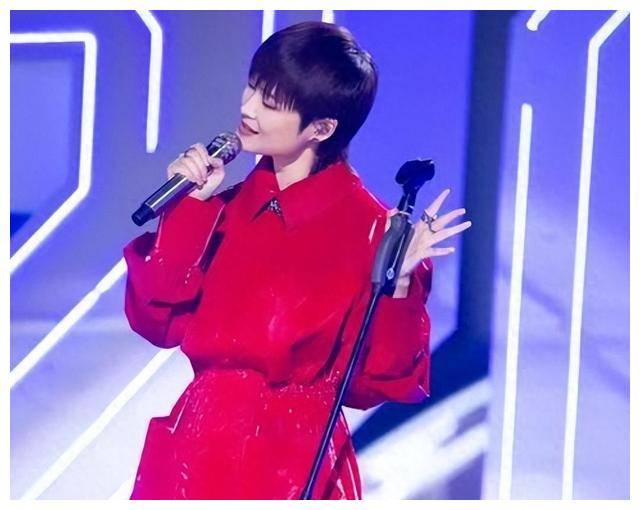 李宇春我心目中的假小子女神年轻气息永存