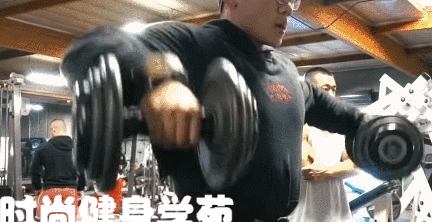 如何练成宽大虎头肩跟着健体冠军短腿小萝卜一起来虐三角肌