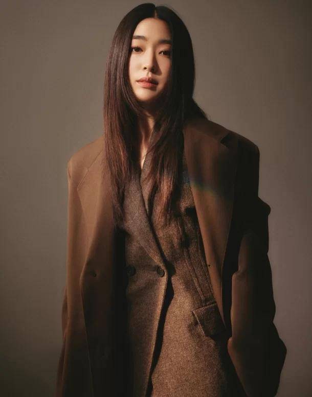 崔成恩表示,在这部作品之前,我和前辈交谈过的并不多,第一次见面时,宋